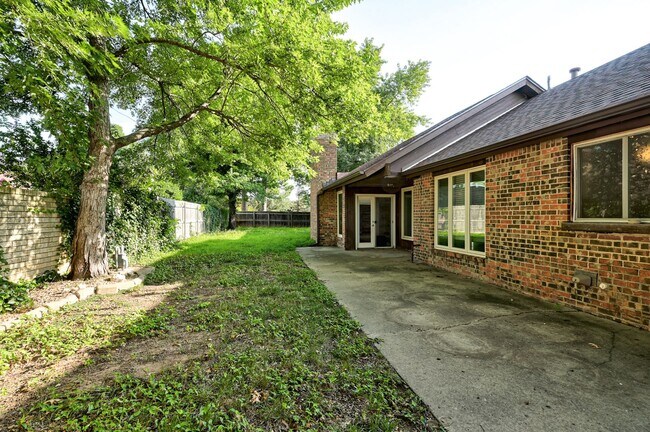 Building Photo - 3619 Chatham Ct