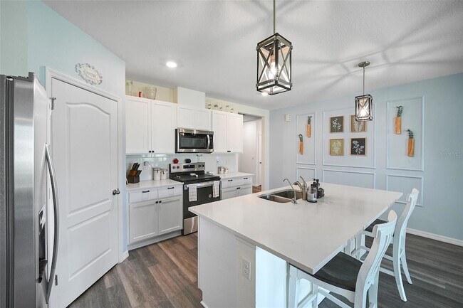 Building Photo - 5457 Hayloft Dr