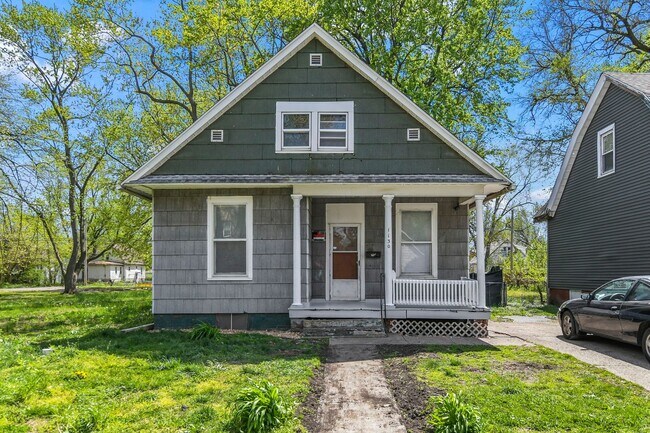 Building Photo - 1130 E Cedar St
