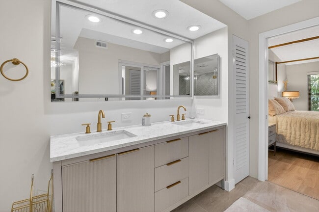 Building Photo - 7455 Glendevon Ln