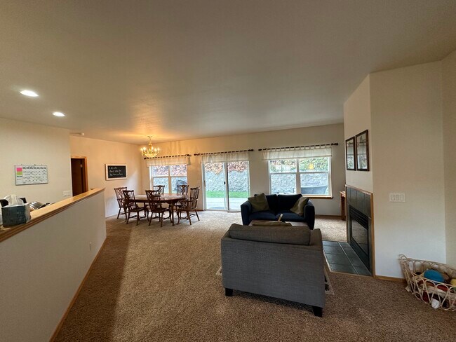 Living Room - 401 S 82nd Ave