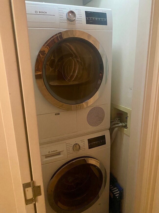 Building Photo - 725 Kapiolani Blvd