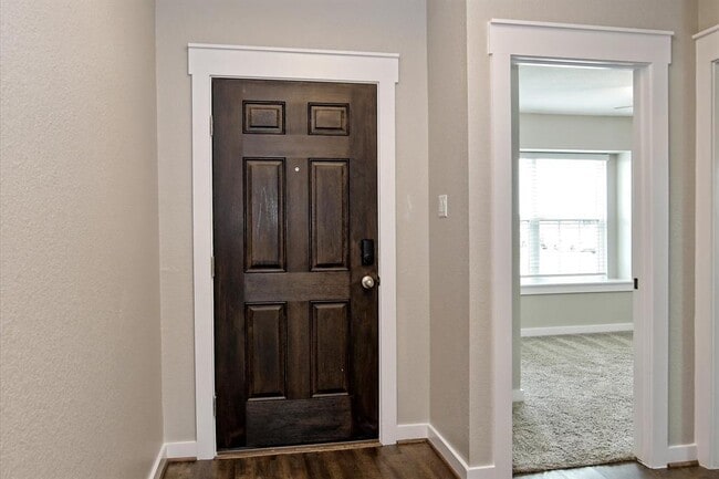 Building Photo - 201 Pearland St