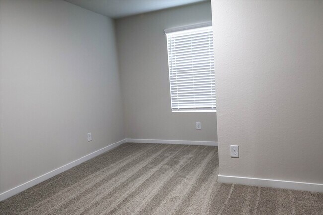 Building Photo - 247 Forest W St