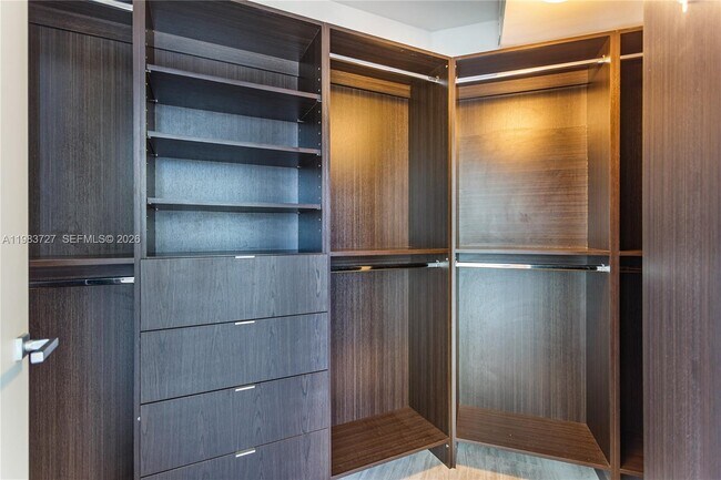 Building Photo - 1300 Brickell Bay Dr