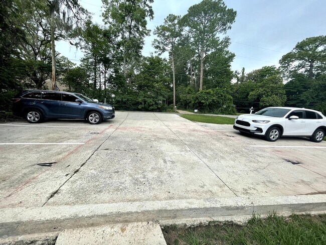 Building Photo - 908 Buena Vista Dr