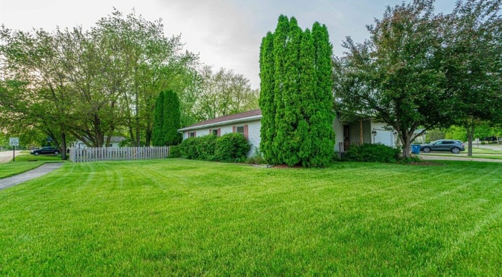 Building Photo - 479 Meadow Ln