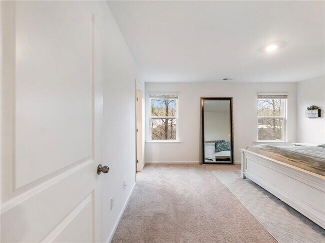 Building Photo - 680 Groover St