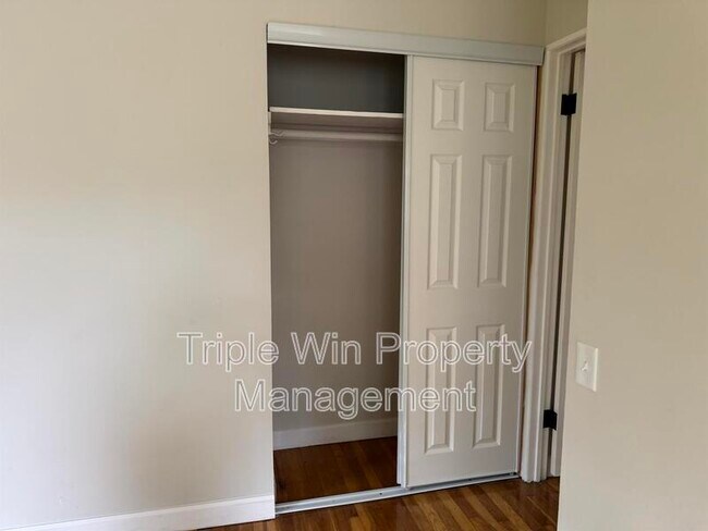 Building Photo - 10655 Hallwood Dr