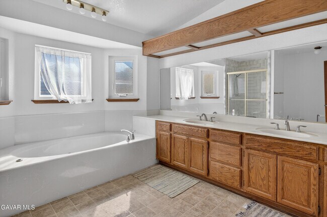 Building Photo - 41537 Poplar Cir