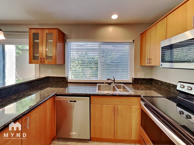 Building Photo - 10565 Caminito Flores