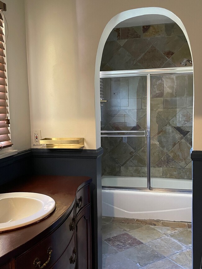 Primary (Full) Bath - 835 S Holt Ave