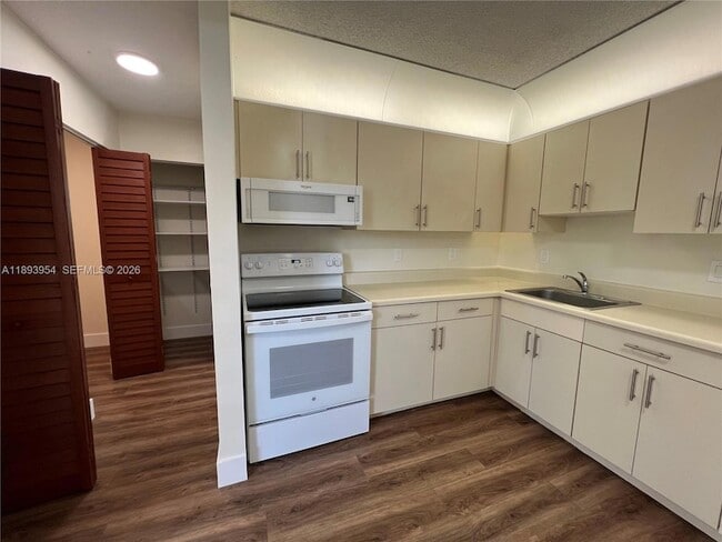 Building Photo - 21121 SW 85th Ave