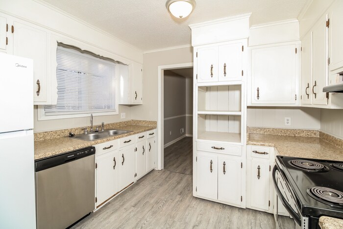 Building Photo - 2824 Knightbridge Rd