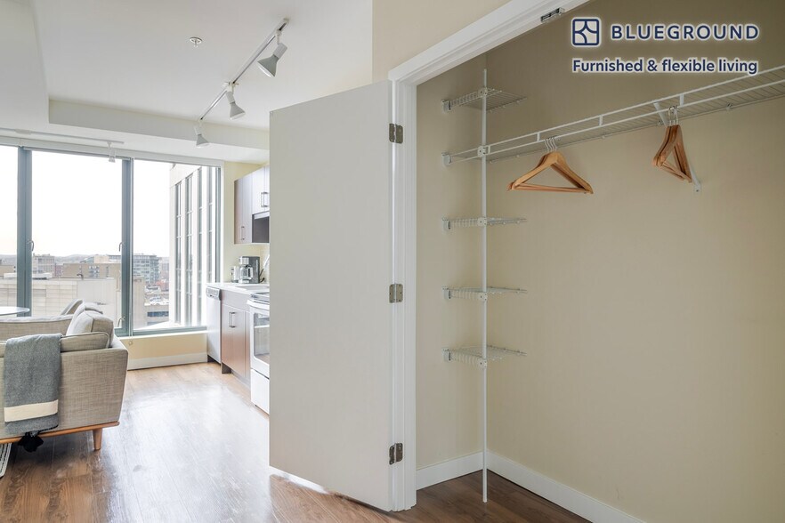 Building Photo - 45 Stuart St