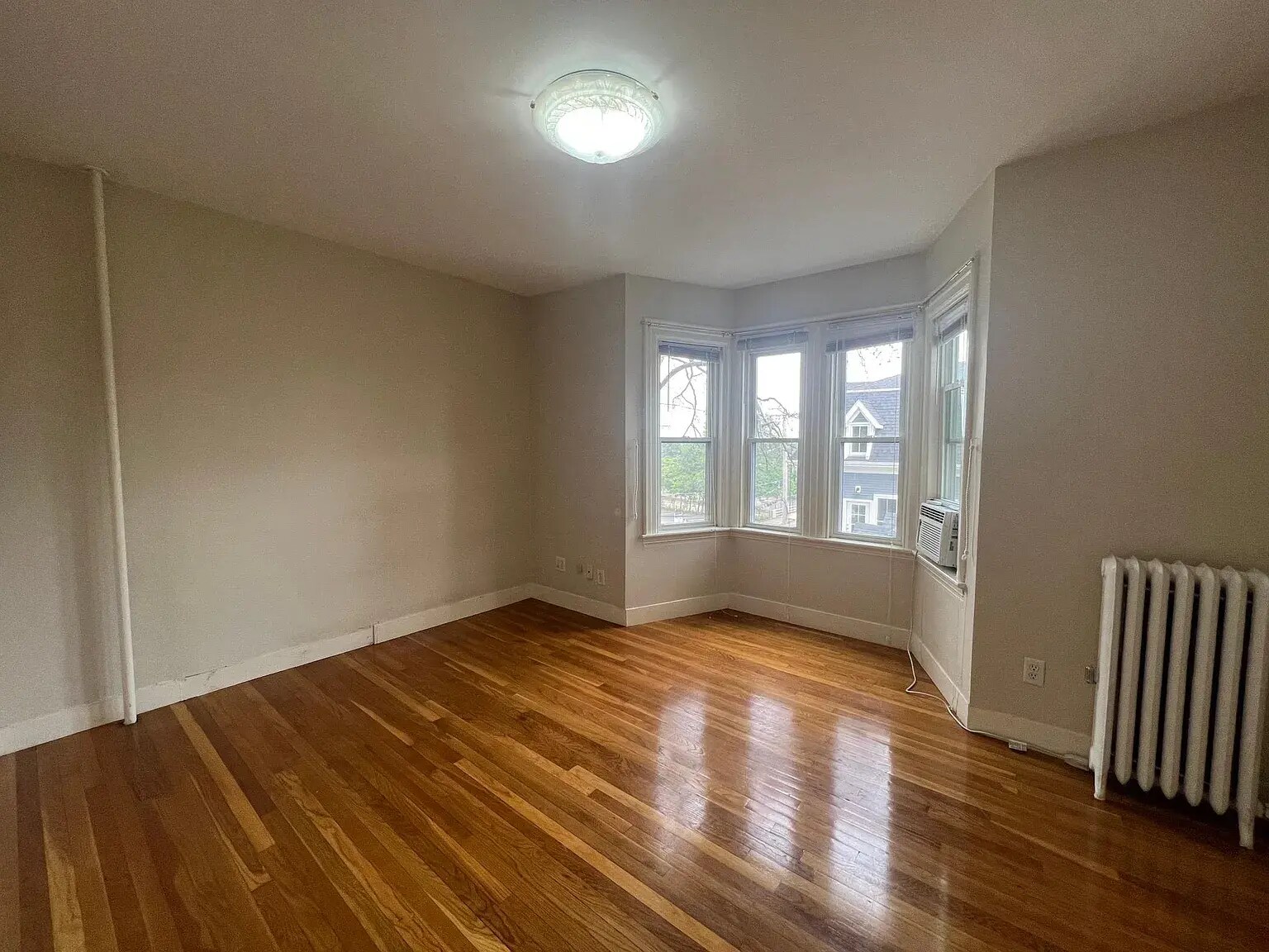 Building Photo - 76 Chestnut St