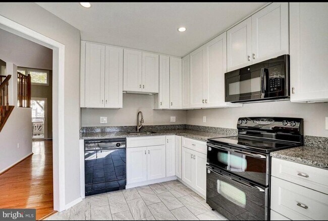 Building Photo - 14015 Red River Dr
