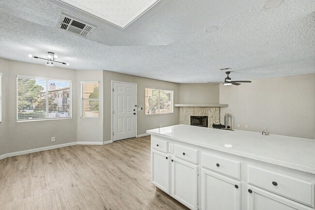 Building Photo - 2 Bedroom Condo just off Summerlin Pkwy w/ views of pool