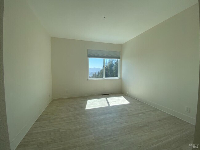 Building Photo - 67 Via Los Altos