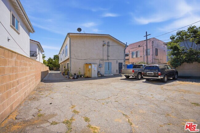 Building Photo - 4841 W 18th St