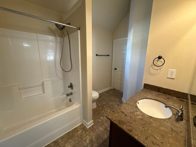 Building Photo - 4464 Grove Landing Dr