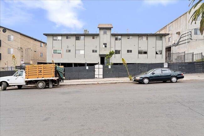 Building Photo - 376 N. Avenue 57-22