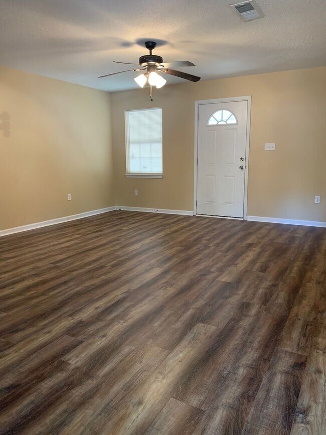 Building Photo - 131 Cherokee Cir