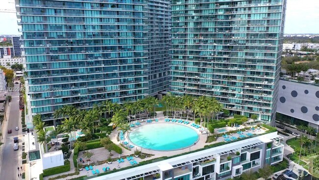 Building Photo - 3131 NE 7th Ave