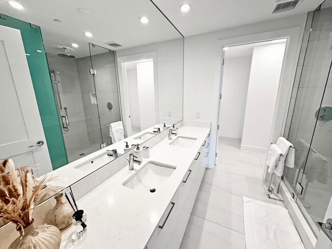 Building Photo - 151 N Seabreeze Blvd