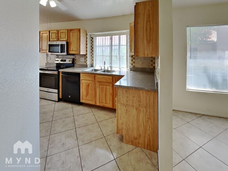 Building Photo - 5230 W Wood Owl Dr