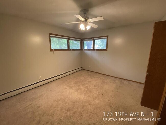 Building Photo - 123 19th Ave N