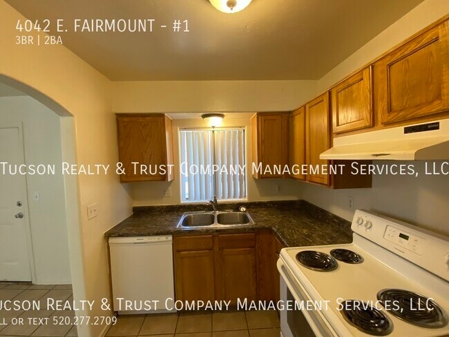 Building Photo - 4042 E. FAIRMOUNT-#1