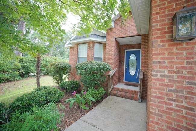 Building Photo - 3 Bed / 2 Bath with 2 Car Garage in NW