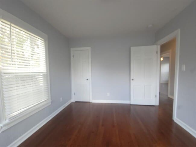 Building Photo - 3916 Locke Ave