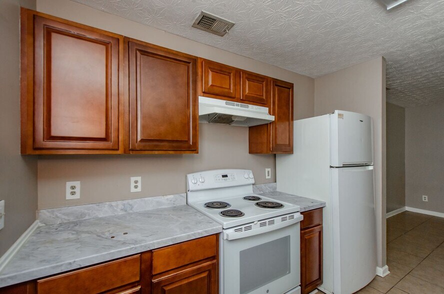 Building Photo - 10104 Fairington Ridge Cir