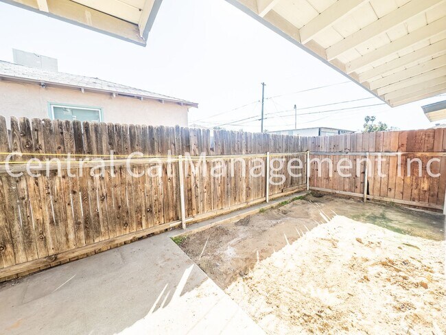 Building Photo - 611 Wilson Ave