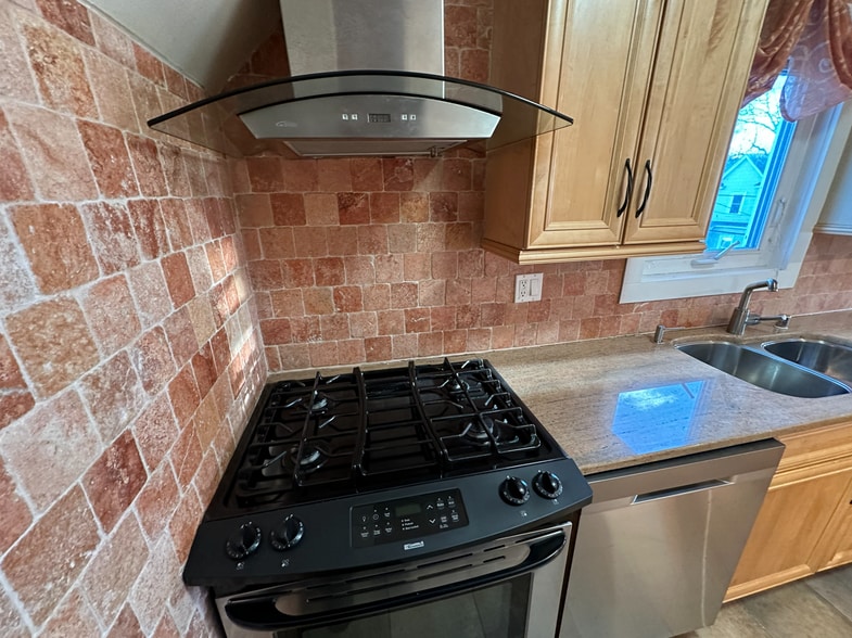 Building Photo - 62 Lakeview Ter