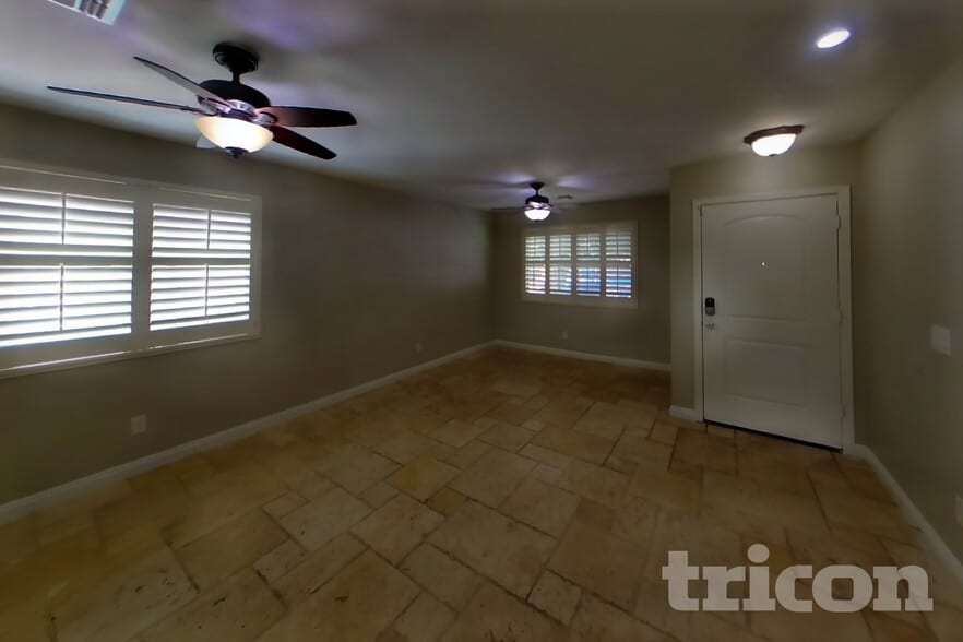 Building Photo - 7115 N 72nd Dr