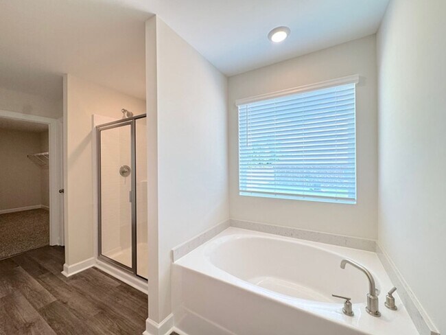 Building Photo - Just Built Beautiful comfortable, open con...