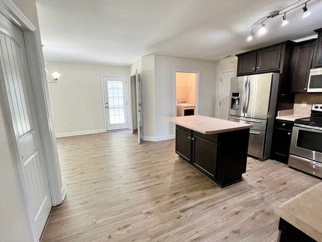 Building Photo - 3Bedroom Avail in Carolina Plantation!