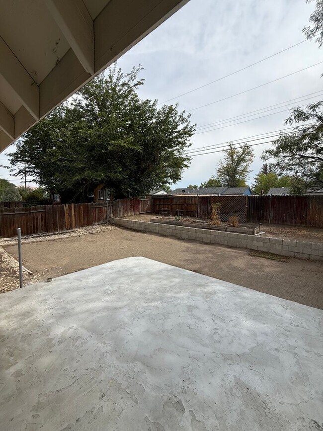 Building Photo - 433 Oleander Way