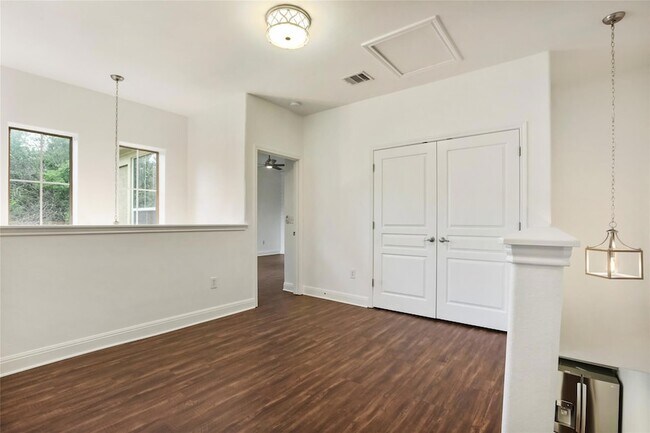 Building Photo - 3406 Menchaca Rd