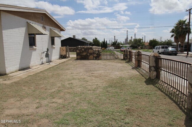 Building Photo - 906 Geronimo Dr