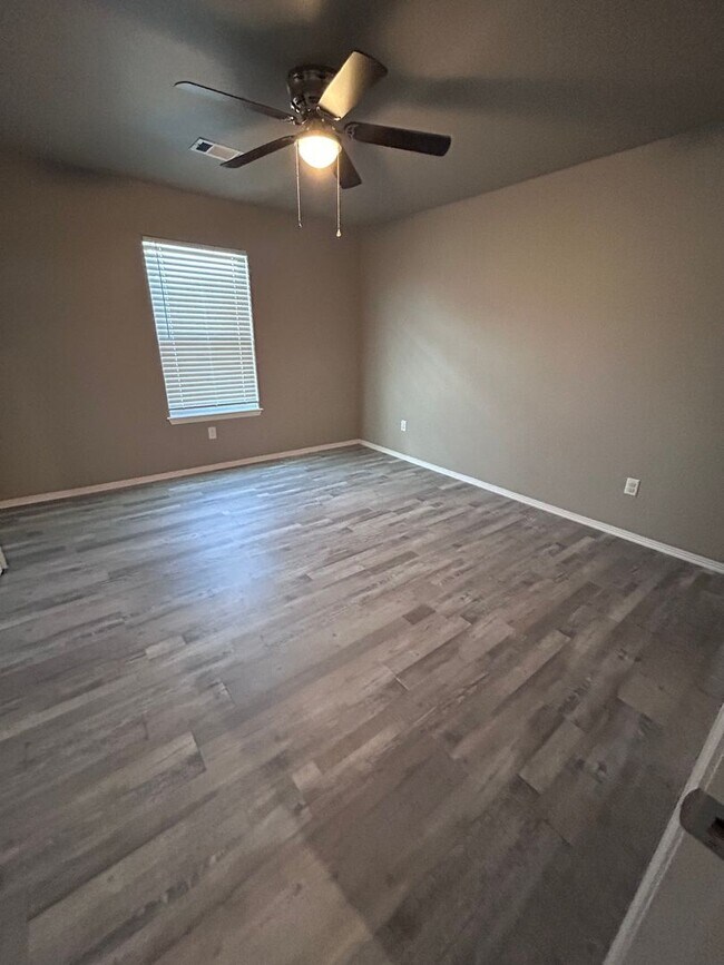 Building Photo - Maple Ridge Duplex