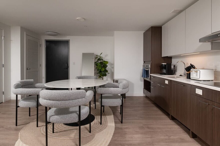 Building Photo - 425 Massachusetts Ave