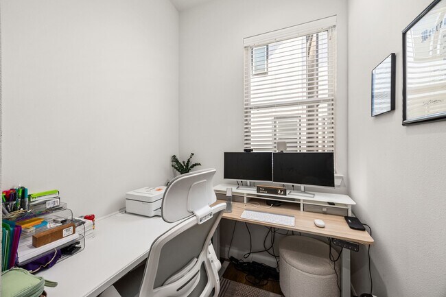 Building Photo - 2718 Grand Fountains Dr