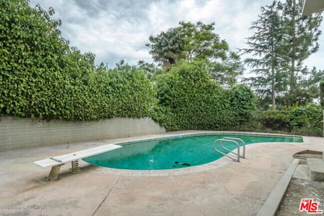 Building Photo - 5249 Escalante Dr