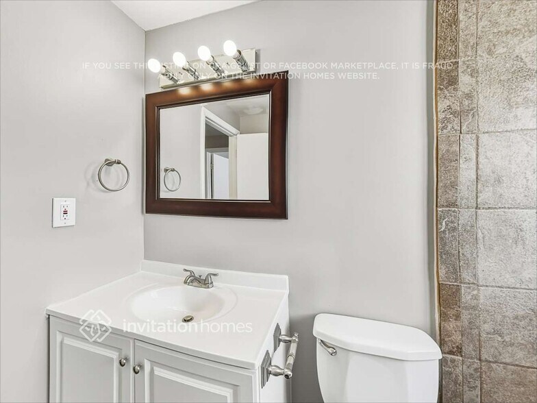 Building Photo - 6672 S Somerset Dr