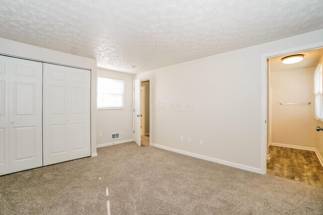 Building Photo - 4005 Vermilion Ave