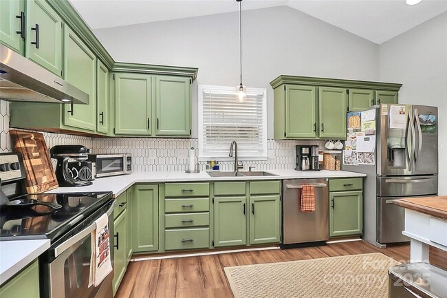 Building Photo - 4227 Deerfield Dr